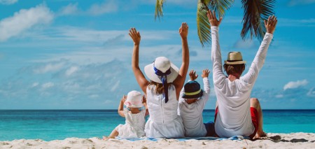 Τι δεν πρέπει να λείπει από το νεσεσέρ των διακοπών μιας μαμάς;